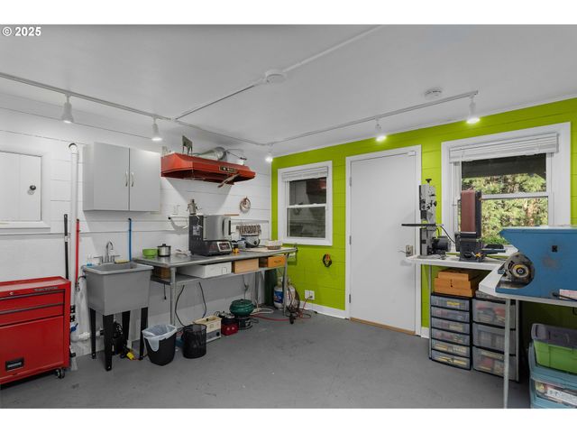 3370 Sw VISTA Dr, Portland, OR 97225