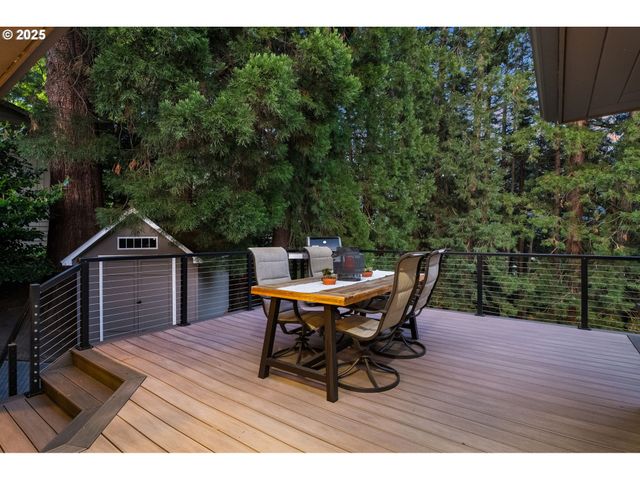 3370 Sw VISTA Dr, Portland, OR 97225