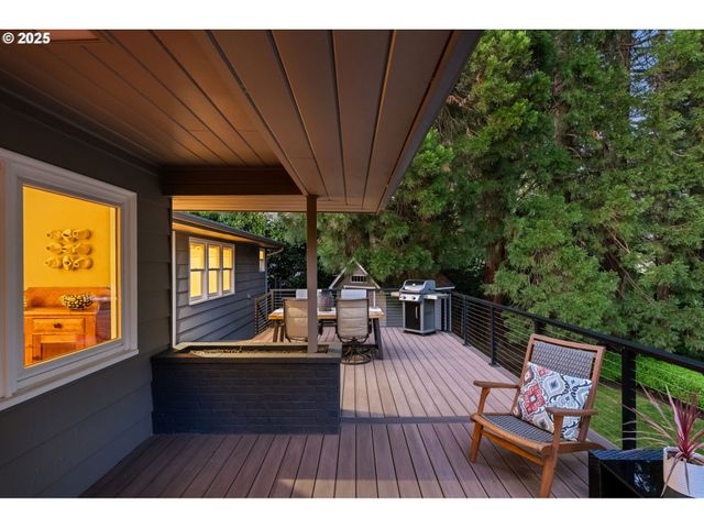 3370 Sw VISTA Dr, Portland, OR 97225