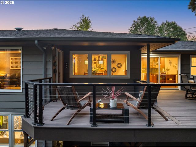 3370 Sw VISTA Dr, Portland, OR 97225