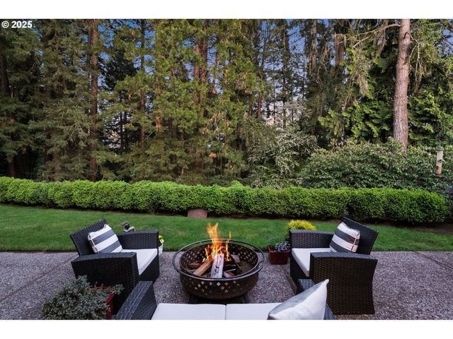 3370 Sw VISTA Dr, Portland, OR 97225