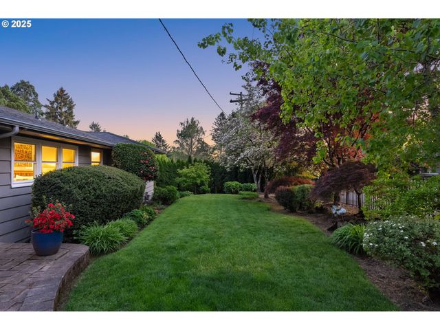 3370 Sw VISTA Dr, Portland, OR 97225