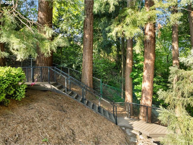 3370 Sw VISTA Dr, Portland, OR 97225