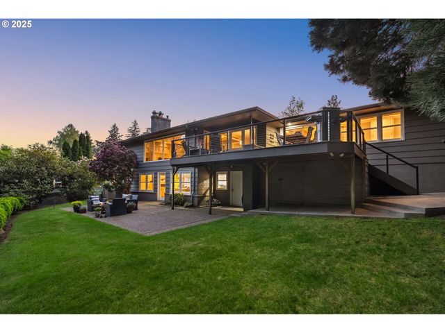 3370 Sw VISTA Dr, Portland, OR 97225