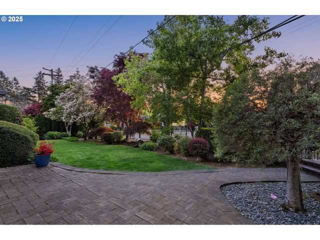3370 Sw VISTA Dr, Portland, OR 97225