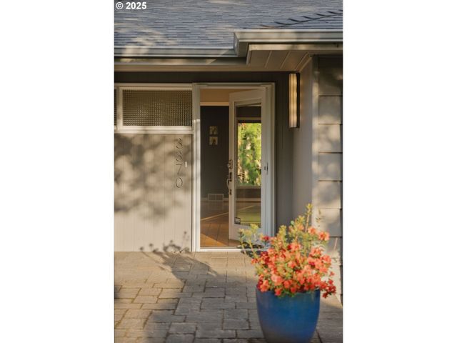 3370 Sw VISTA Dr, Portland, OR 97225