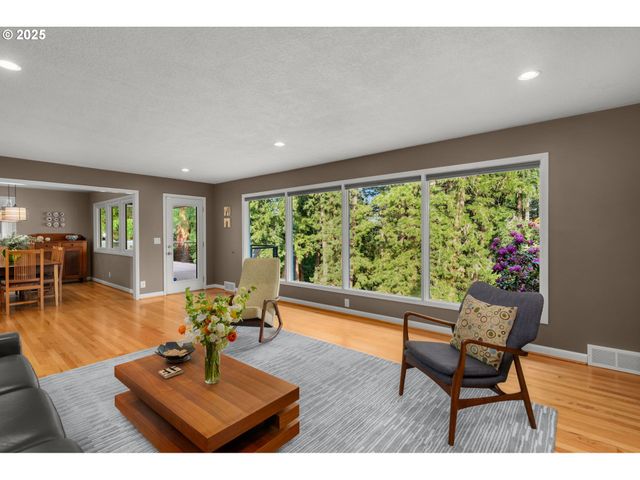 3370 Sw VISTA Dr, Portland, OR 97225