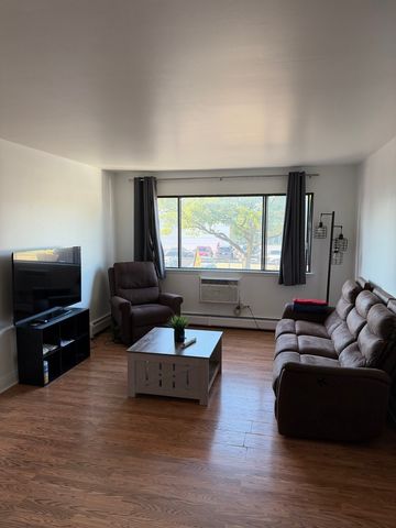 5358 N Cumberland Avenue 213, Chicago, IL 60656