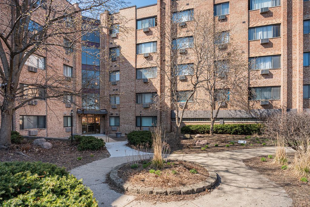 5358 N Cumberland Avenue 213, Chicago, IL 60656