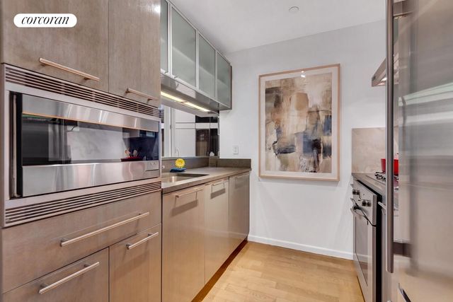 200 Chambers St Apt 3T, New York City, NY 10007
