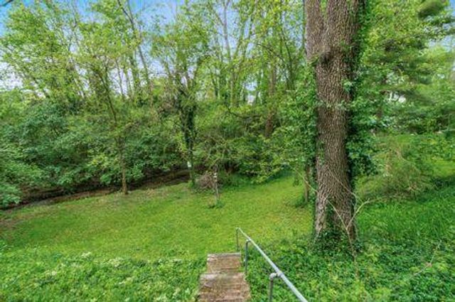1003 Cross Country Drive, Columbus, OH 43235