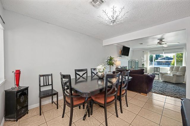 7104 Rimrock Dr, Sacramento, CA 95828