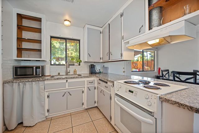7104 Rimrock Dr, Sacramento, CA 95828