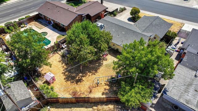 7104 Rimrock Dr, Sacramento, CA 95828