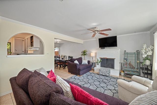 7104 Rimrock Dr, Sacramento, CA 95828