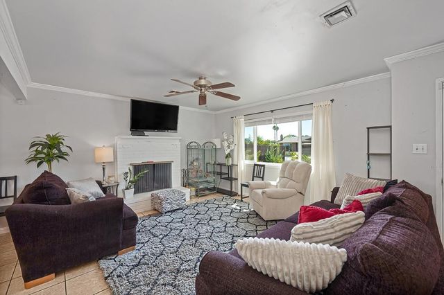 7104 Rimrock Dr, Sacramento, CA 95828
