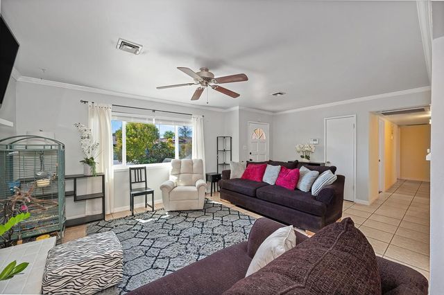 7104 Rimrock Dr, Sacramento, CA 95828