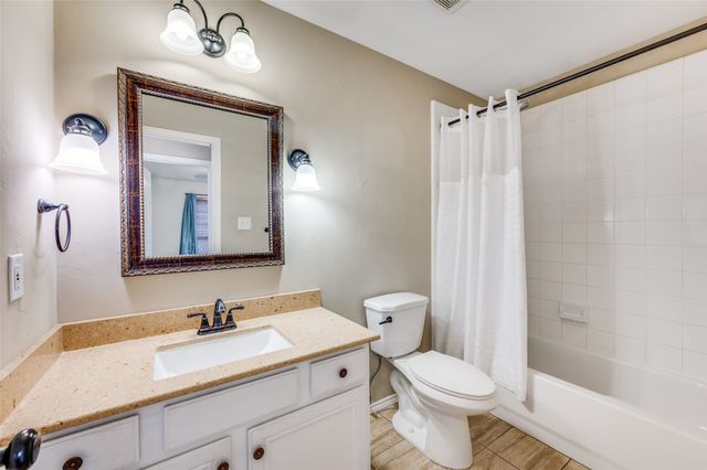 730 W Lonesome Dove Trail, Arlington, TX 76001