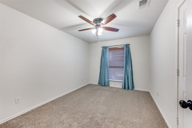 730 W Lonesome Dove Trail, Arlington, TX 76001