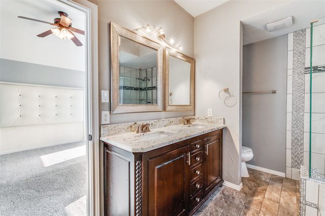 730 W Lonesome Dove Trail, Arlington, TX 76001