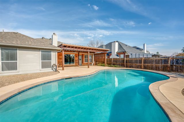 730 W Lonesome Dove Trail, Arlington, TX 76001