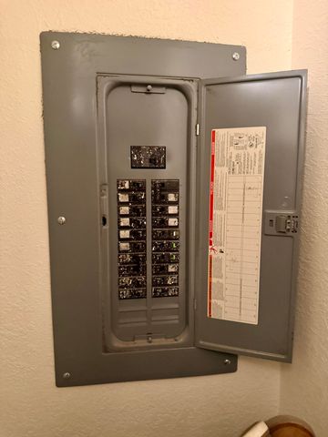 1711 N Oak Grove Avenue, Springfield, MO 65803