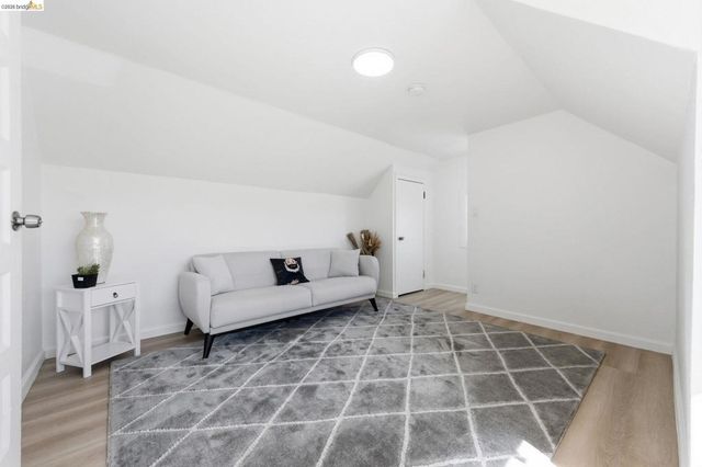 5334 E 10th St., Oakland, CA 94601