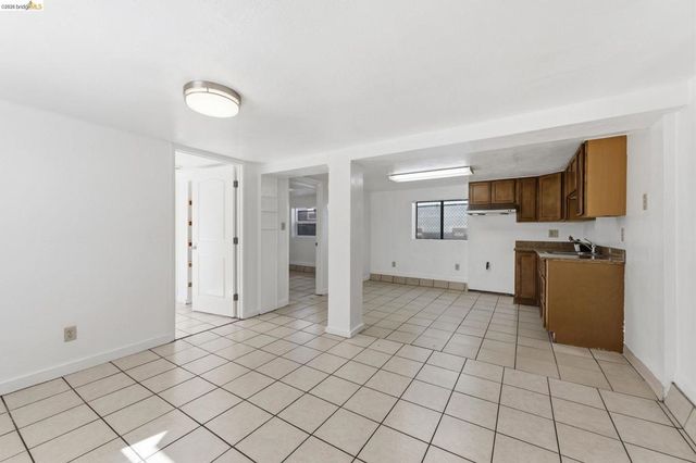 5334 E 10th St., Oakland, CA 94601