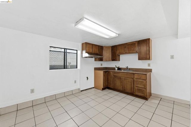 5334 E 10th St., Oakland, CA 94601