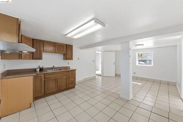 5334 E 10th St., Oakland, CA 94601