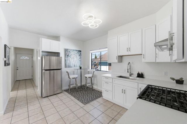 5334 E 10th St., Oakland, CA 94601