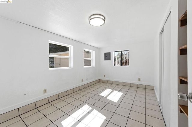 5334 E 10th St., Oakland, CA 94601