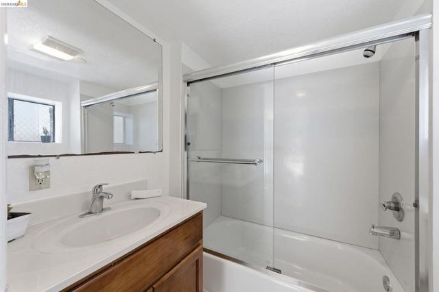 5334 E 10th St., Oakland, CA 94601