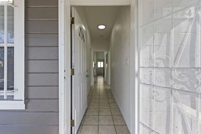 5334 E 10th St., Oakland, CA 94601