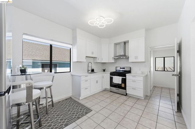 5334 E 10th St., Oakland, CA 94601