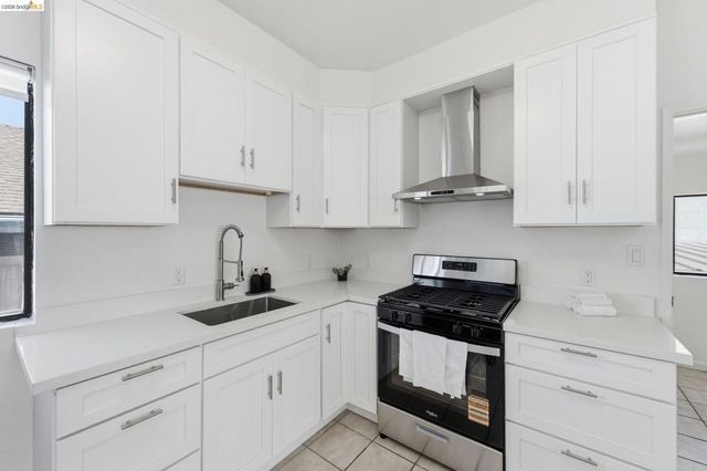 5334 E 10th St., Oakland, CA 94601