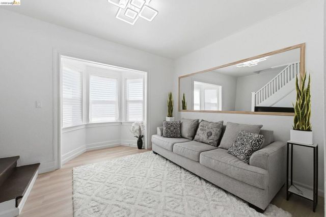 5334 E 10th St., Oakland, CA 94601