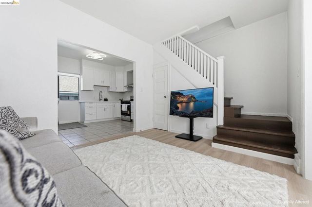 5334 E 10th St., Oakland, CA 94601