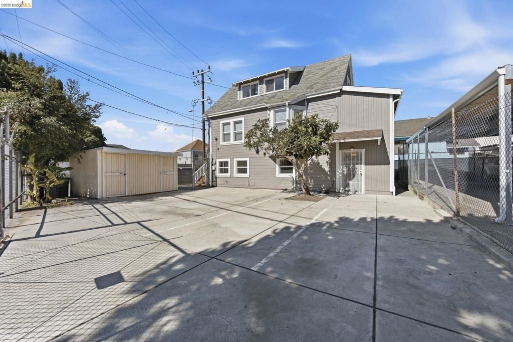 5334 E 10th St., Oakland, CA 94601
