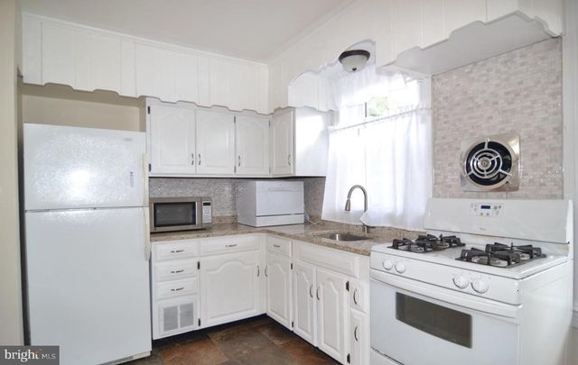 17 W SUMMIT AVE, Haddonfield, NJ 08033