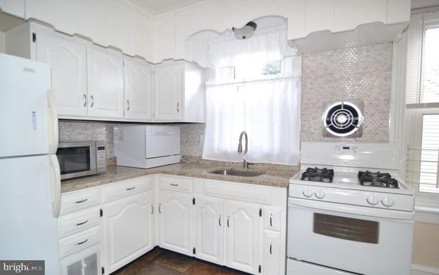 17 W SUMMIT AVE, Haddonfield, NJ 08033