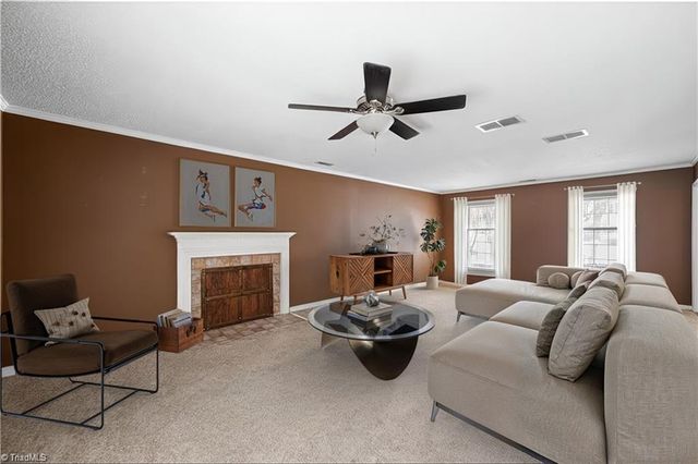 1661 Round Hill Circle, Kernersville, NC 27284