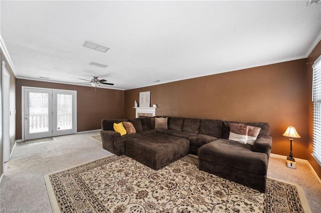 1661 Round Hill Circle, Kernersville, NC 27284