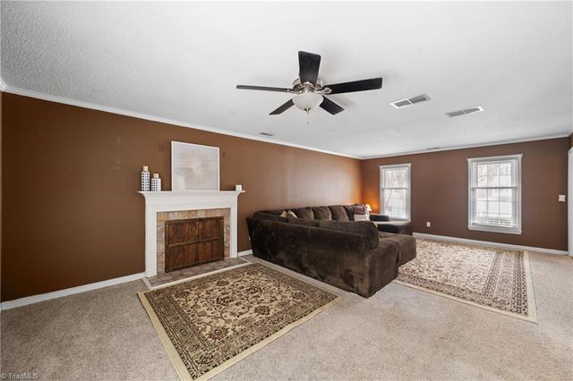 1661 Round Hill Circle, Kernersville, NC 27284