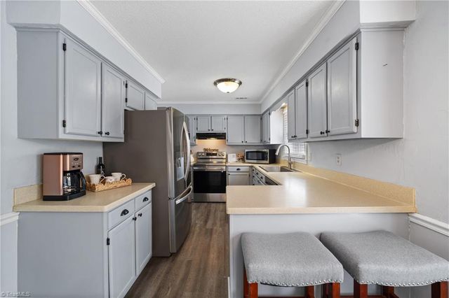 1661 Round Hill Circle, Kernersville, NC 27284