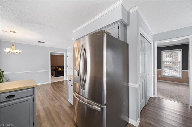 1661 Round Hill Circle, Kernersville, NC 27284