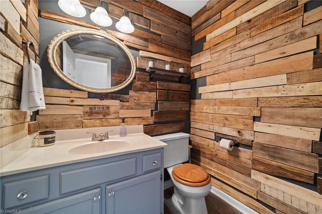 1661 Round Hill Circle, Kernersville, NC 27284