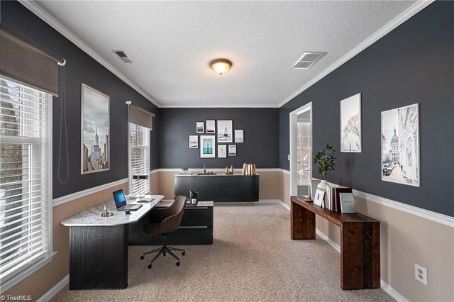 1661 Round Hill Circle, Kernersville, NC 27284