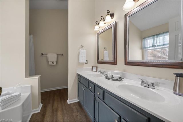 1661 Round Hill Circle, Kernersville, NC 27284