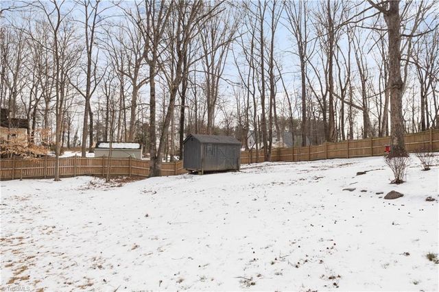 1661 Round Hill Circle, Kernersville, NC 27284